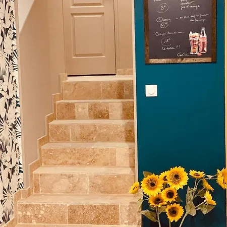 Отель Le Relais De La Poste Гурдон-ан-Керси