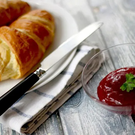 Отель Le Relais De La Poste Гурдон-ан-Керси