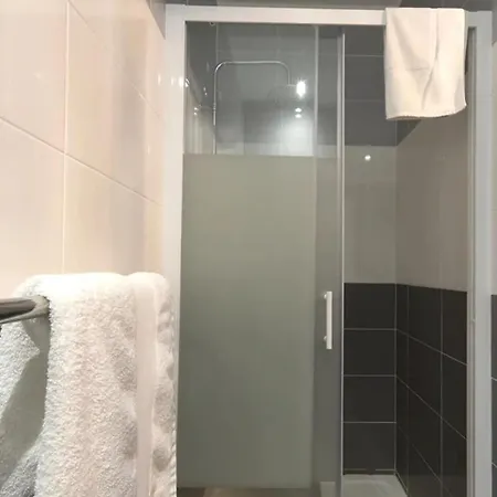 Отель Le Relais De La Poste Гурдон-ан-Керси