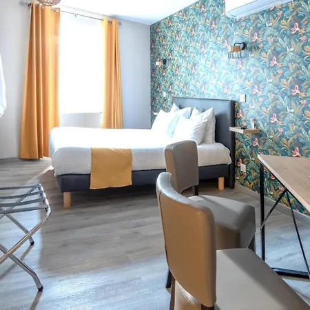 Отель Le Relais De La Poste Гурдон-ан-Керси