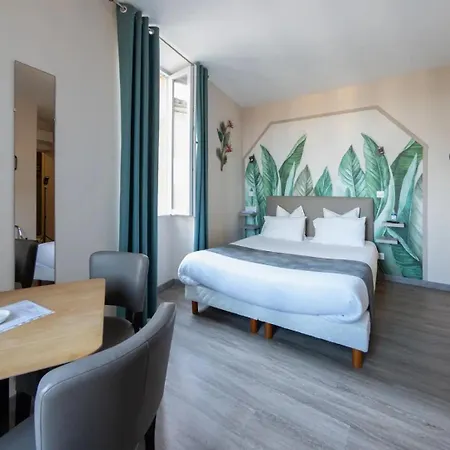 Le Relais De La Poste Отель 3*