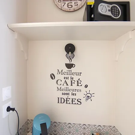 Отель Le Relais De La Poste Гурдон-ан-Керси